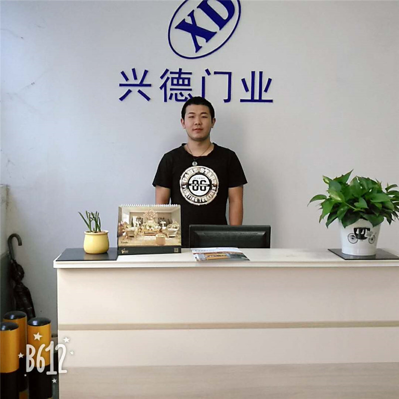 興德門業(yè)快速門員工圖片